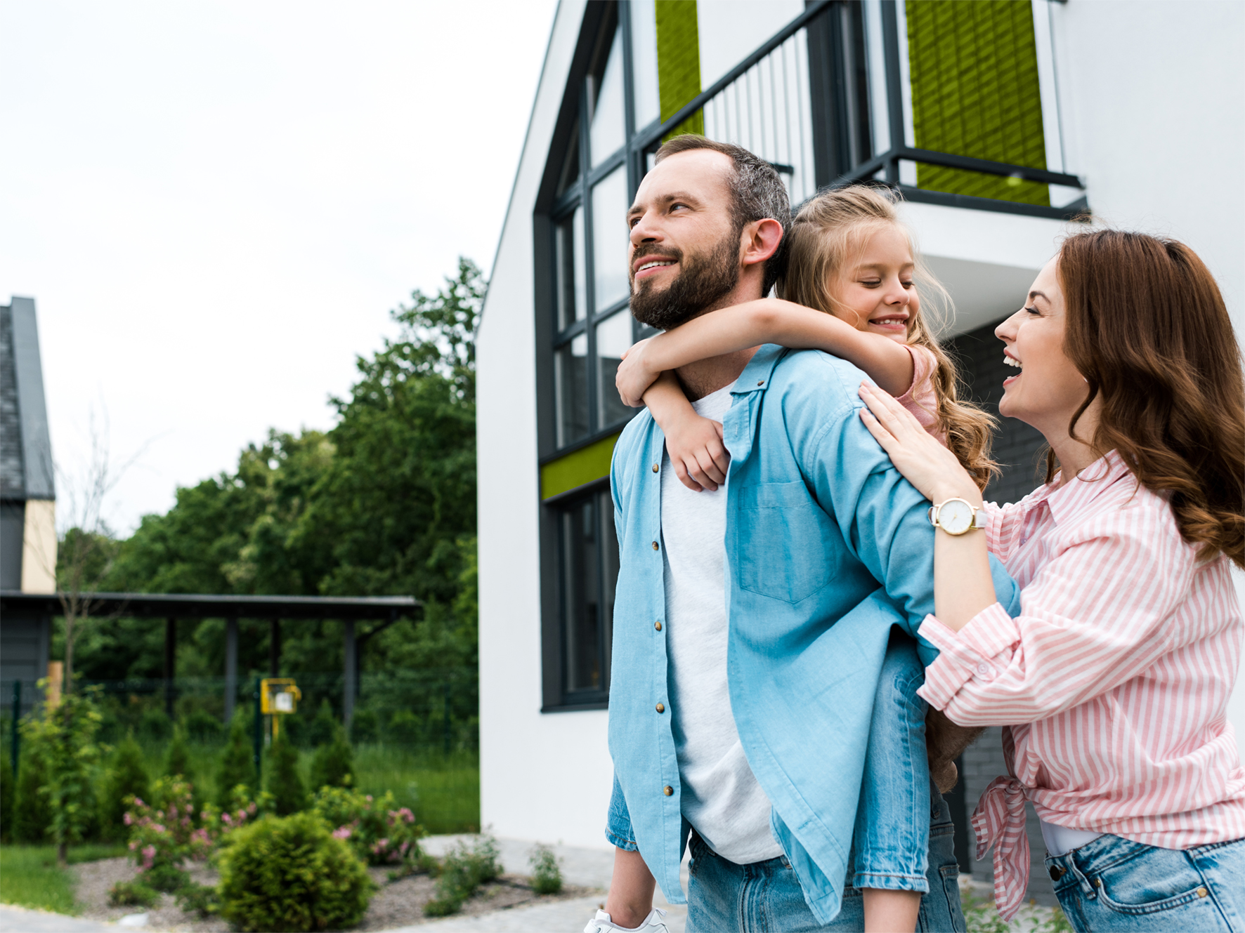 Vermietung von Wohnungen und Häusern in Neu Wulmstorf Umgebung, Familie freut sich über neue Wohnung
